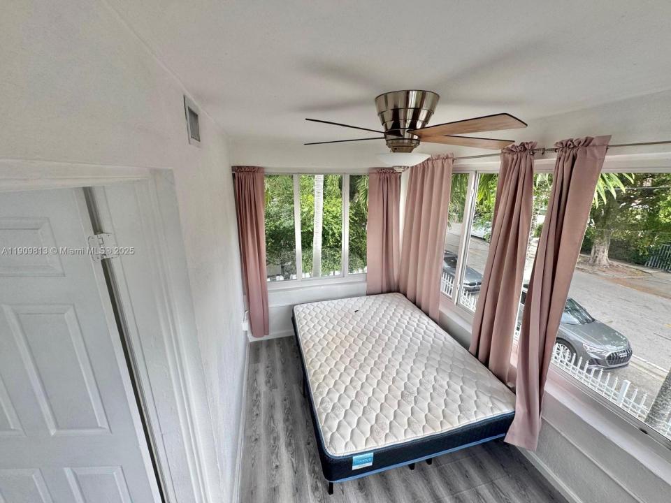 555 NE 70th St, Miami, Florida 33138