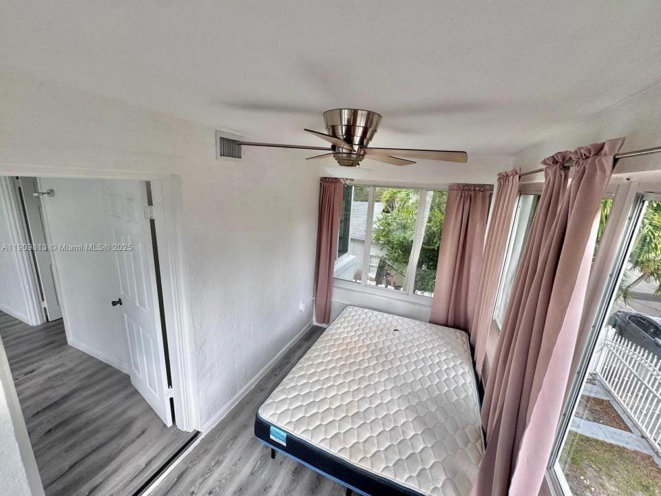 555 NE 70th St, Miami, Florida 33138