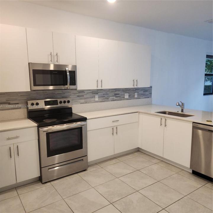 236 SW 159th Ter 236, Pembroke Pines, フロリダ 33027, アメリカ合衆国
