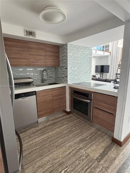 221 Jefferson Ave 15, Miami Beach, פלורידה 33139, ארצות הברית של אמריקה 