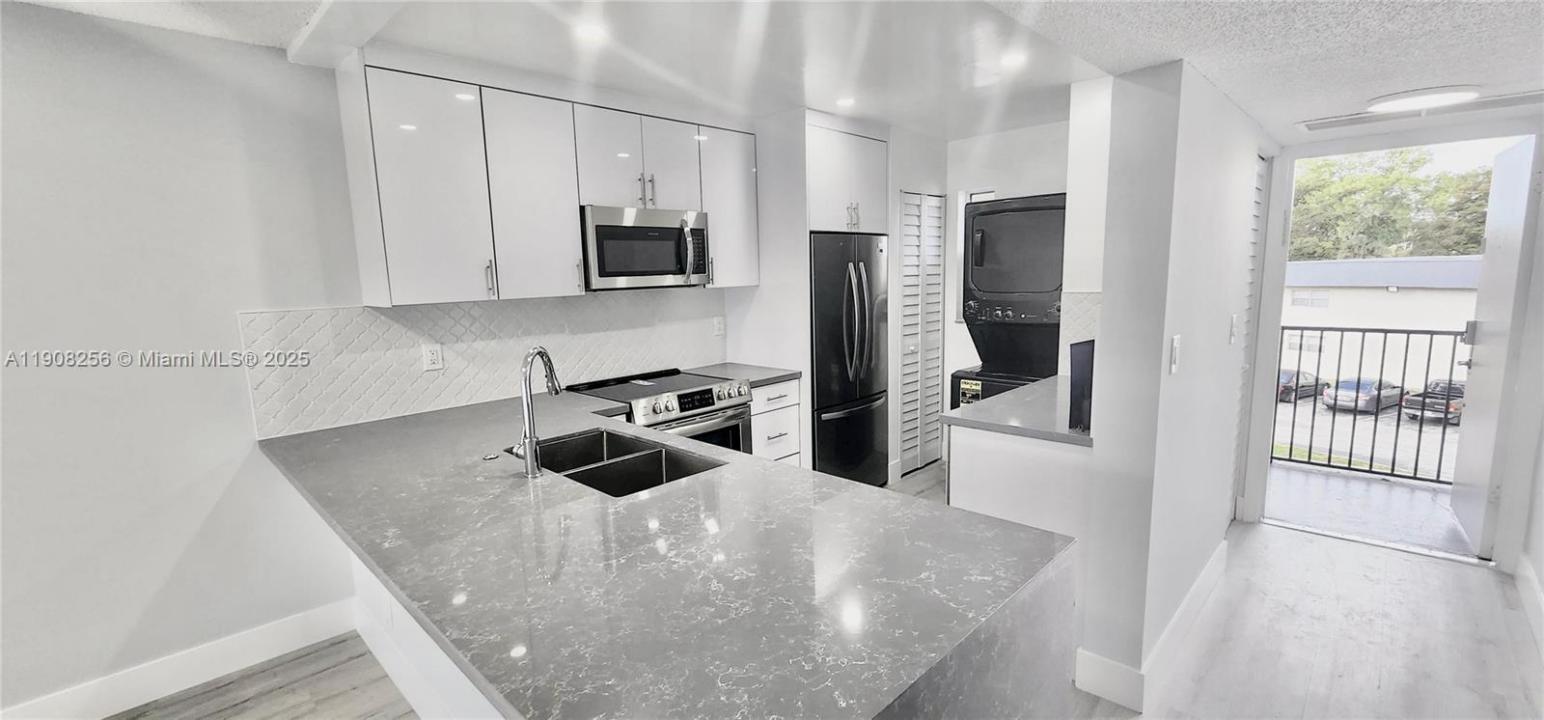 8040 N Colony Cir N 309, Tamarac, Florida 33321, USA