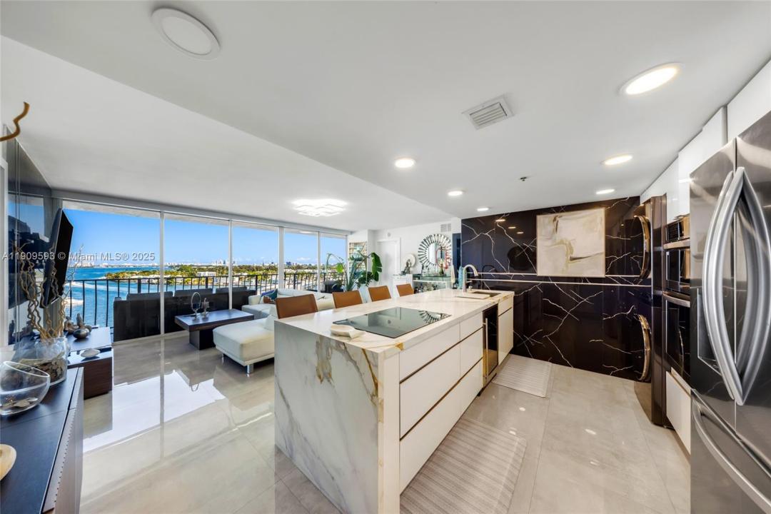 7601 E Treasure Dr 1216, North Bay Village, Florida 33141, Stati Uniti