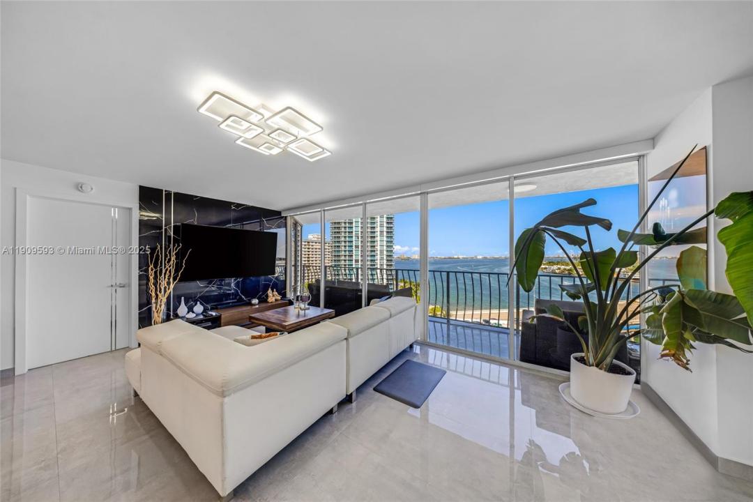 7601 E Treasure Dr 1216, North Bay Village, Florida 33141, Stati Uniti