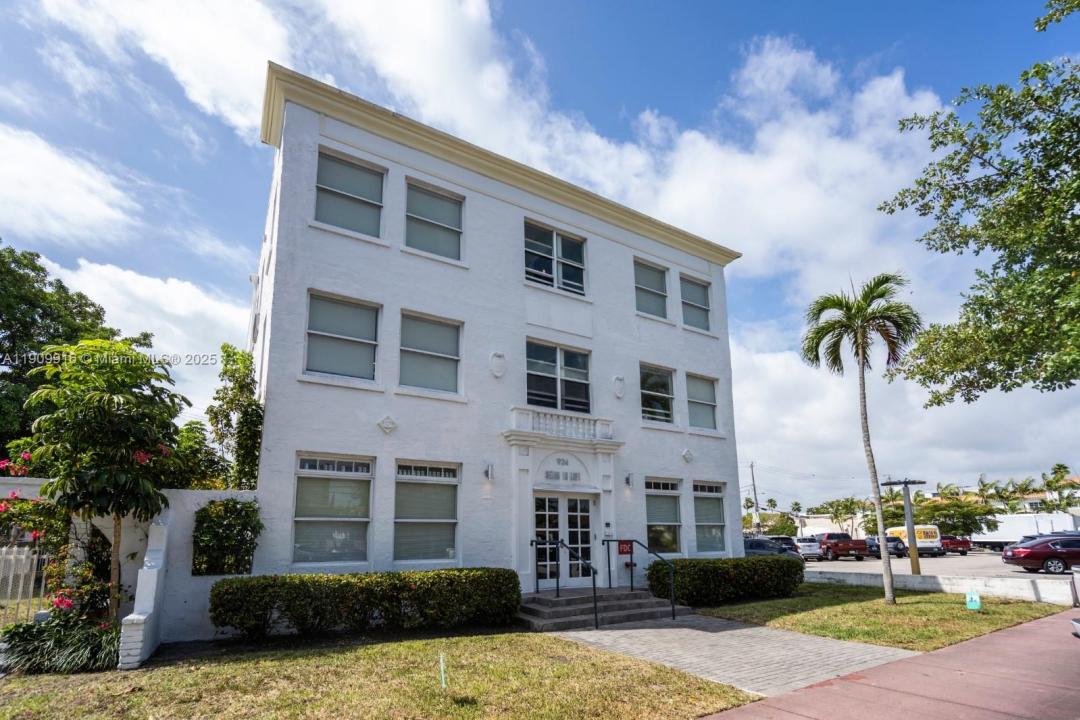 924 Marseille Dr 8, Miami Beach, Floryda 33141, USA