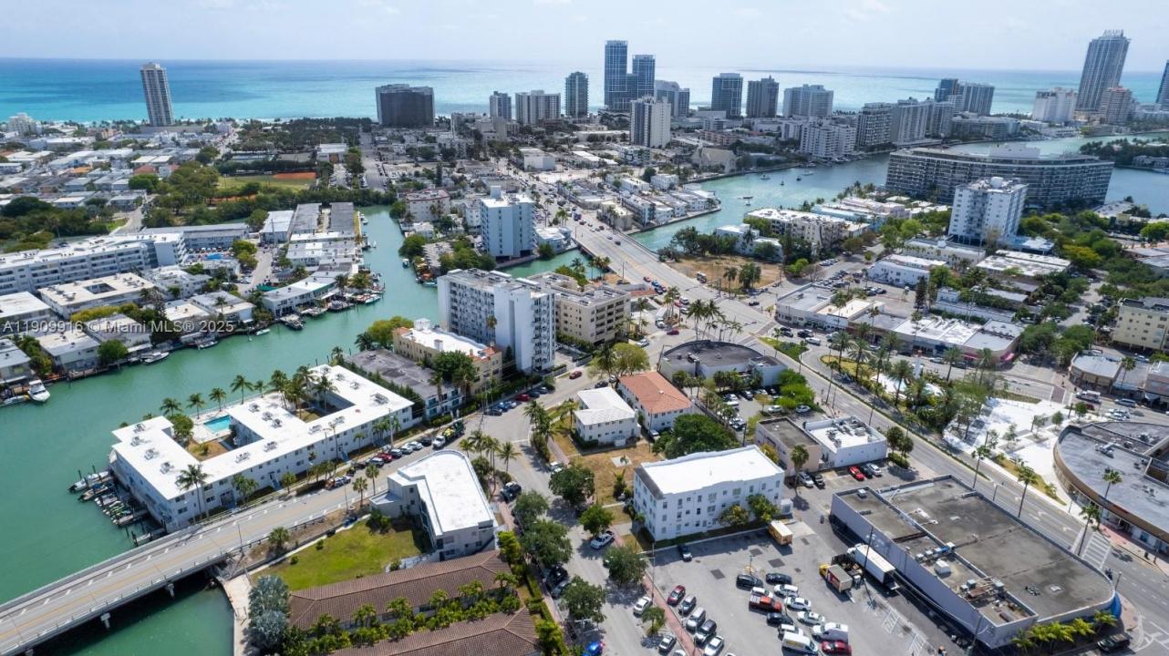 924 Marseille Dr 8, Miami Beach, Floryda 33141, USA