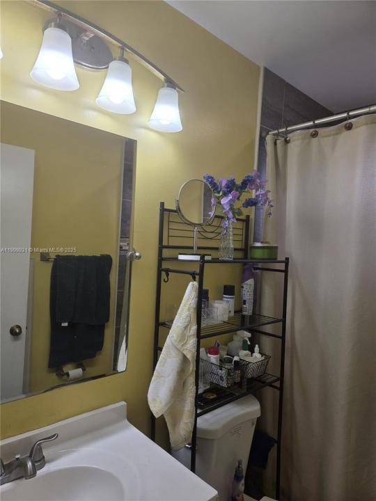 460 NW 102nd Ter, Pembroke Pines, Florida 33026