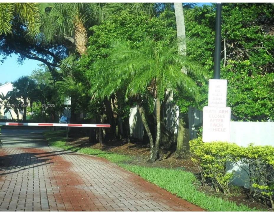 460 NW 102nd Ter, Pembroke Pines, Florida 33026