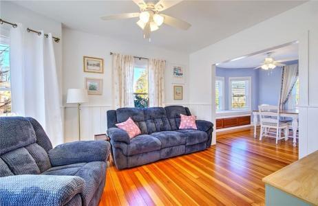 93 Narragansett Avenue, East Providence, 로드아일랜드 02915, 미국