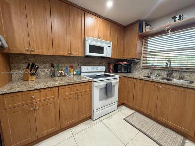 9741 Sunrise Lakes Blvd 107, Sunrise, Florida 33322, USA