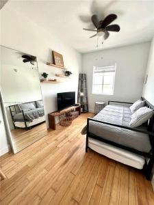 8415 Harding Ave 14, Miami Beach, Florida 33141, USA