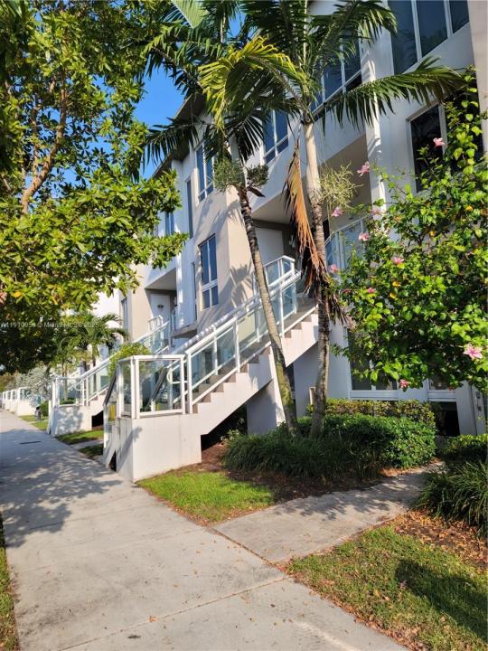 10280 NW 63rd Ter 203, Doral, Florida 33178, Estados Unidos