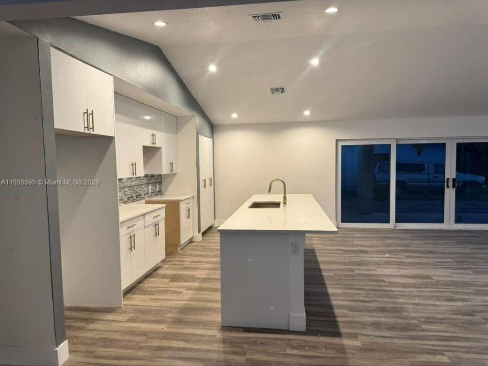 482 NW Marion Ave, Port St. Lucie, Florida 34953