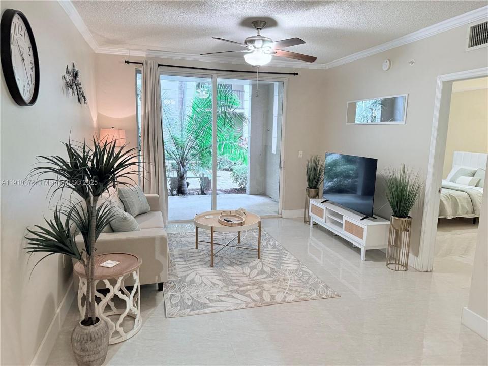 17150 N Bay Rd 2102, Sunny Isles Beach, Floride 33160, États-Unis