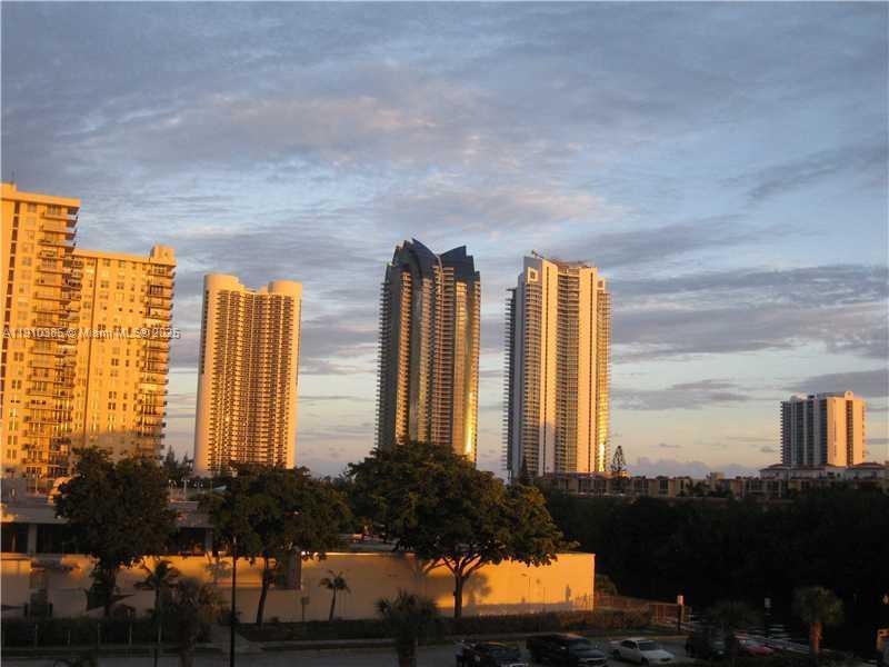 231 174th ST 320, Sunny Isles Beach, 佛罗里达州 33160, 美国