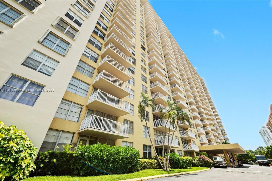 231 174th ST 320, Sunny Isles Beach, 佛罗里达州 33160, 美国