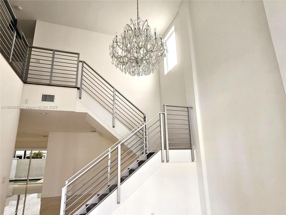 9870 NW 75th Ter, Doral, Florida 33178, Amerika Birleşik Devletleri