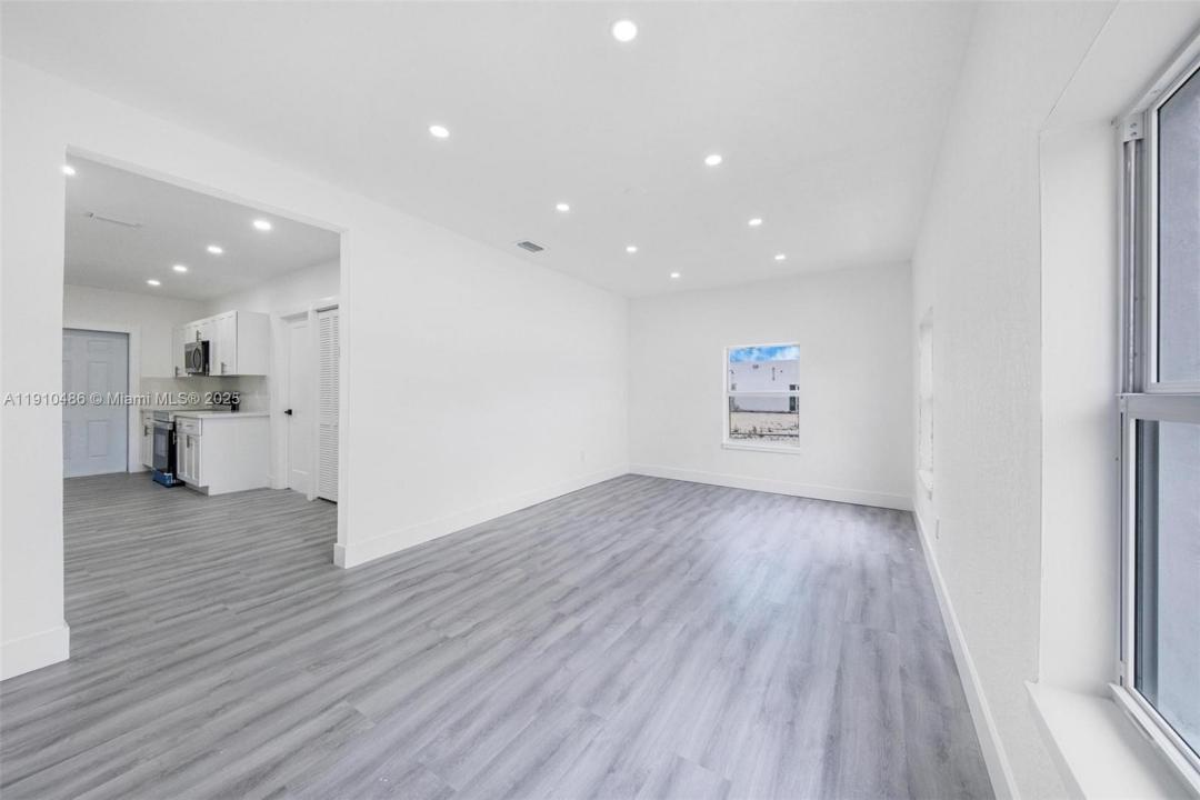 741 NW 77th Ter, Miami, Флорида 33150, Соединенные Штаты