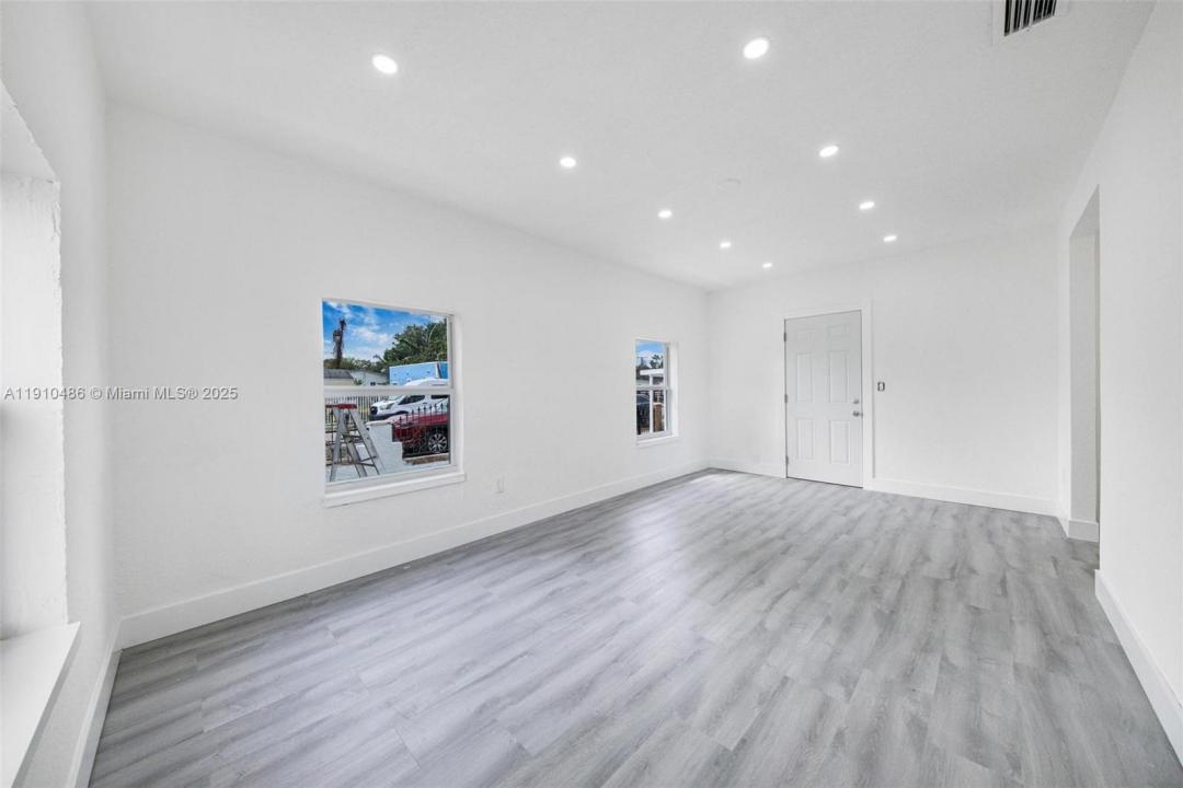 741 NW 77th Ter, Miami, Флорида 33150, Соединенные Штаты