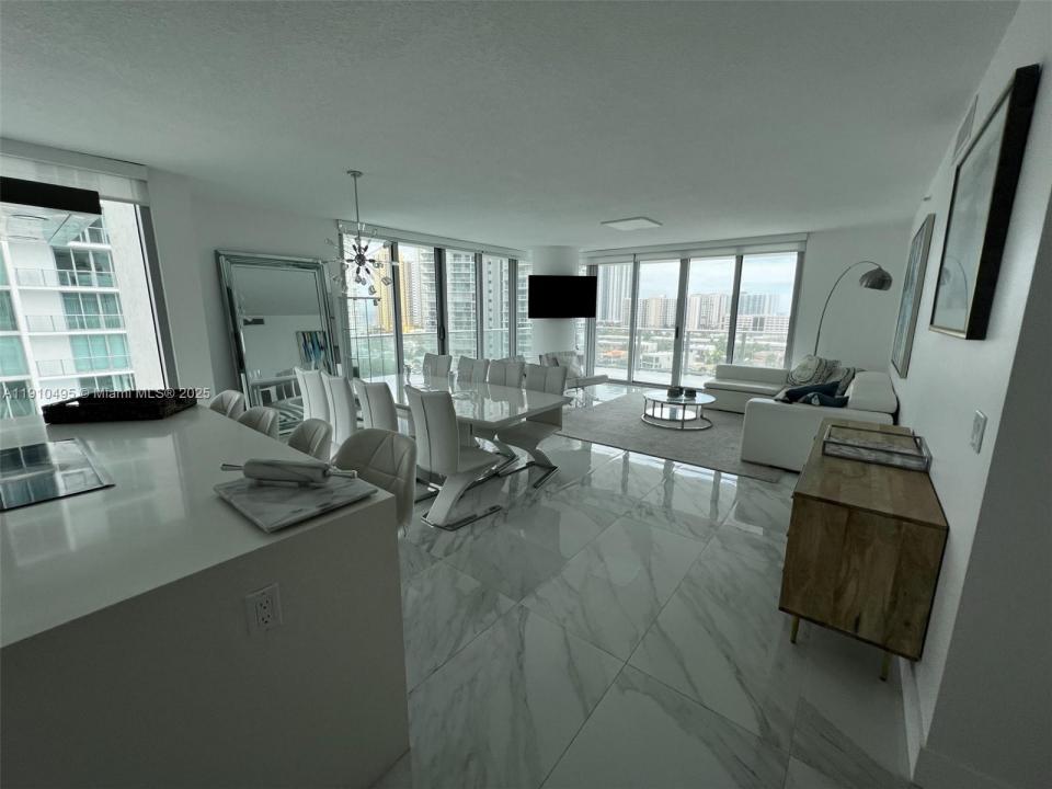 330 Sunny Isles Blvd 5-1008, Sunny Isles Beach, Floride 33160, États-Unis