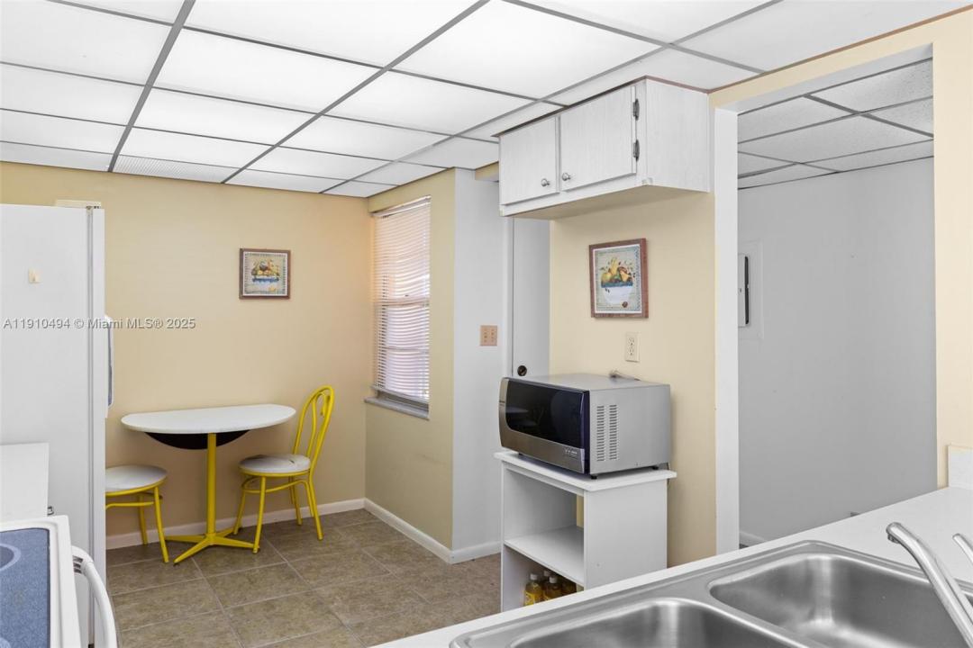 1087 Forest Lakes Drive 309, Naples, Floryda 34105, USA