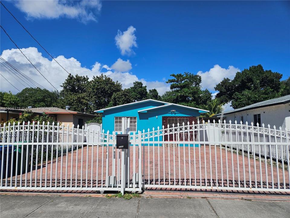 2355 NW 59th St, Miami, Florida 33142