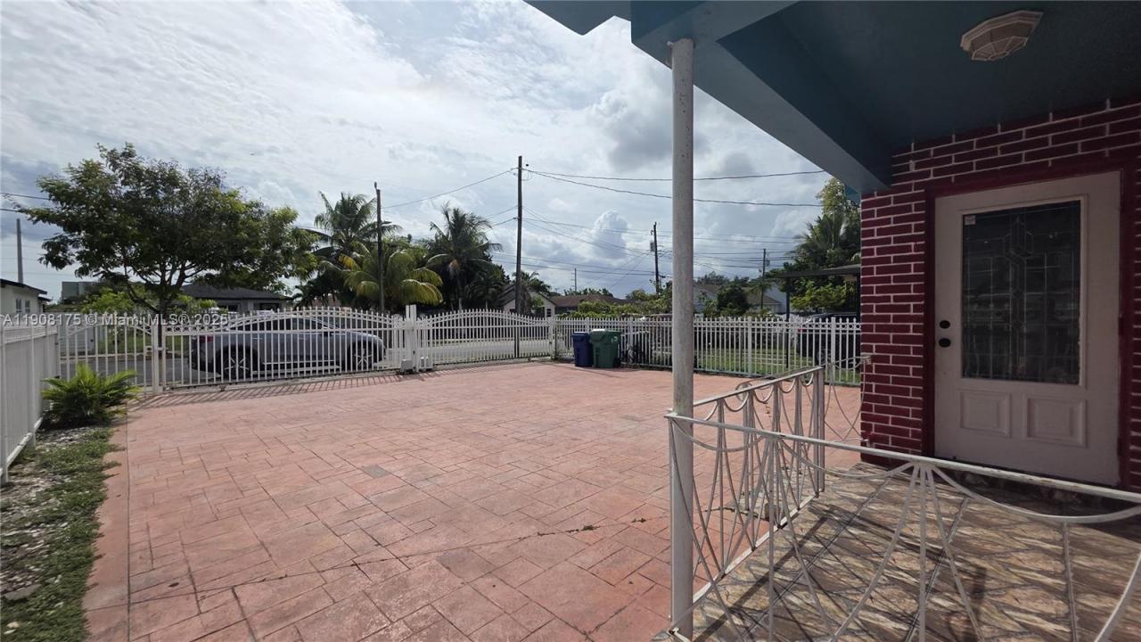 2355 NW 59th St, Miami, Florida 33142