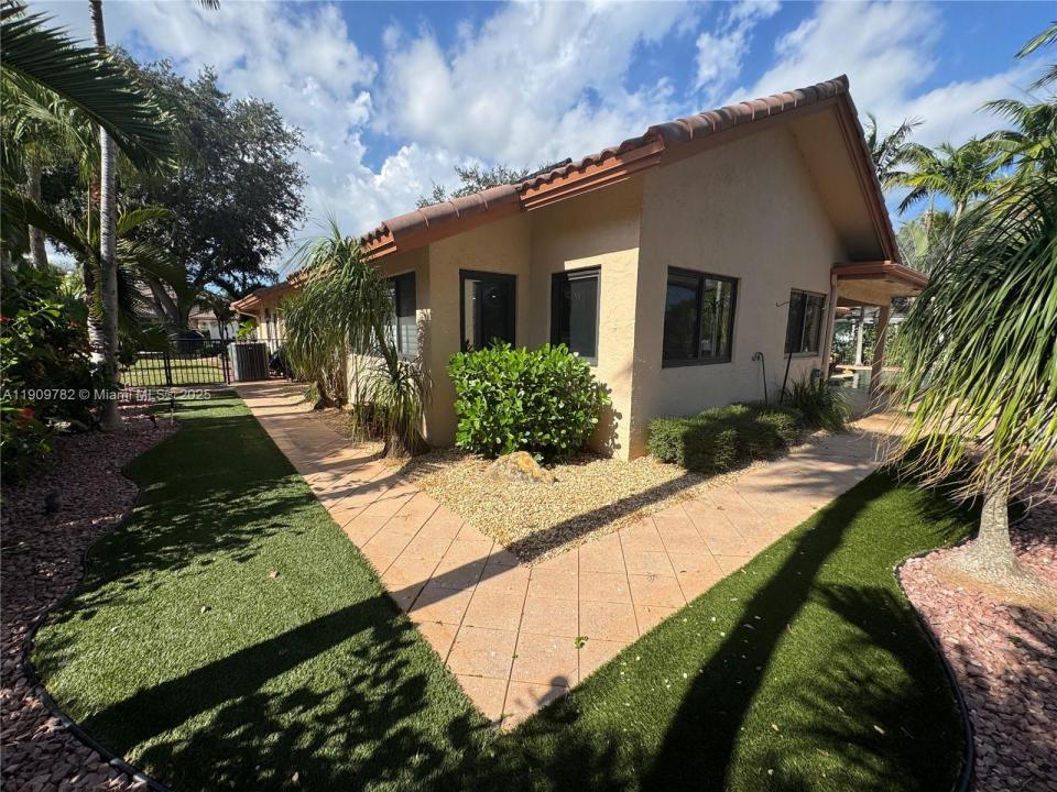 2720 Oak Tree Ln, Oakland Park, פלורידה 33309, ארצות הברית של אמריקה