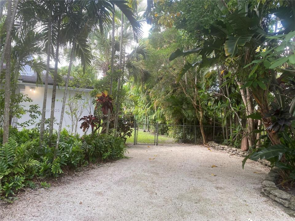 350 Hibiscus Dr 350, Miami Springs, Floride 33166, États-Unis