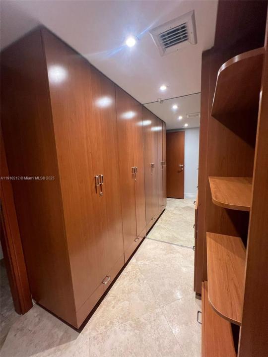 9499 Collins Ave 308, Surfside, Floride 33154, États-Unis