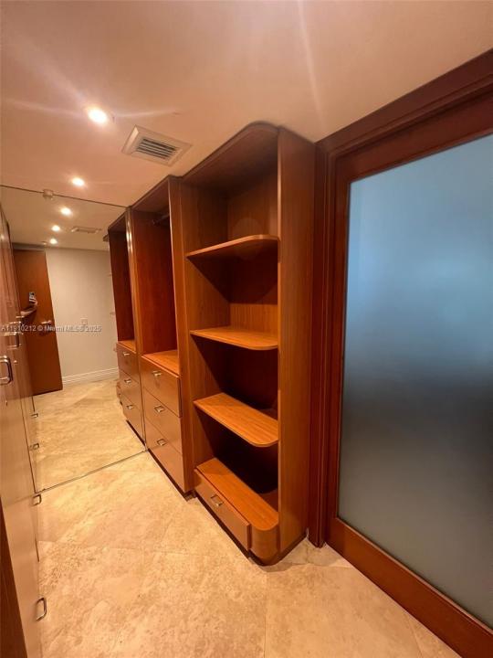 9499 Collins Ave 308, Surfside, Floride 33154, États-Unis