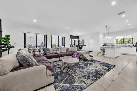 4346 NW 81st Ave, Doral, Florida 33166, USA