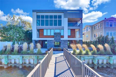 44 Bayside Drive, Hempstead, New York 11569, États-Unis