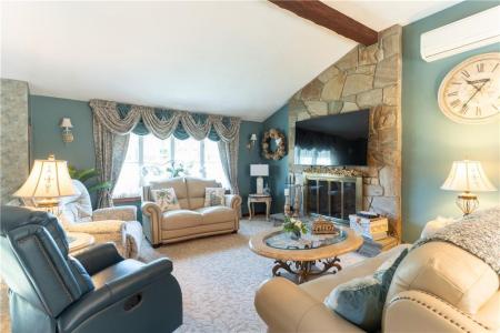 33 Judy Terrace, West Warwick, ロードアイランド 02893, アメリカ合衆国