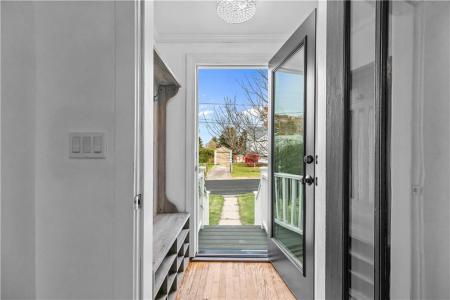 35 Hambly Road, Tiverton, Rhode Island 02878, USA