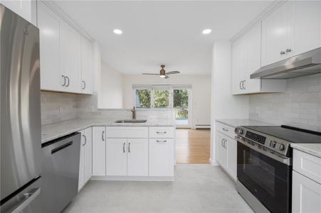 57 Clinton Street 57C, Newport, Rhode Island 02840, HOA KỲ