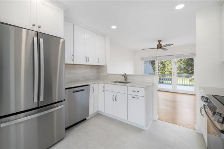 57 Clinton Street 57C, Newport, Rhode Island 02840, HOA KỲ