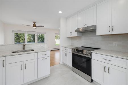 57 Clinton Street 57C, Newport, Rhode Island 02840, HOA KỲ