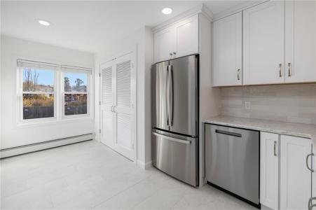 57 Clinton Street 57C, Newport, Rhode Island 02840, HOA KỲ