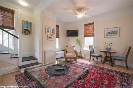 6 Restmere Terrace, Middletown, RI 02842, USA