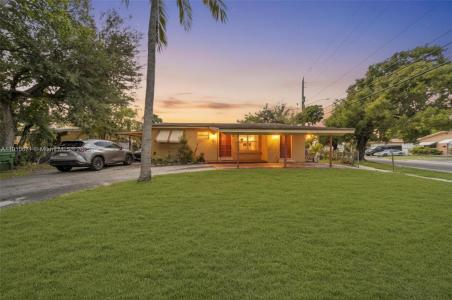 741 SW 2nd Ct, Hallandale Beach, Florida 33009, USA
