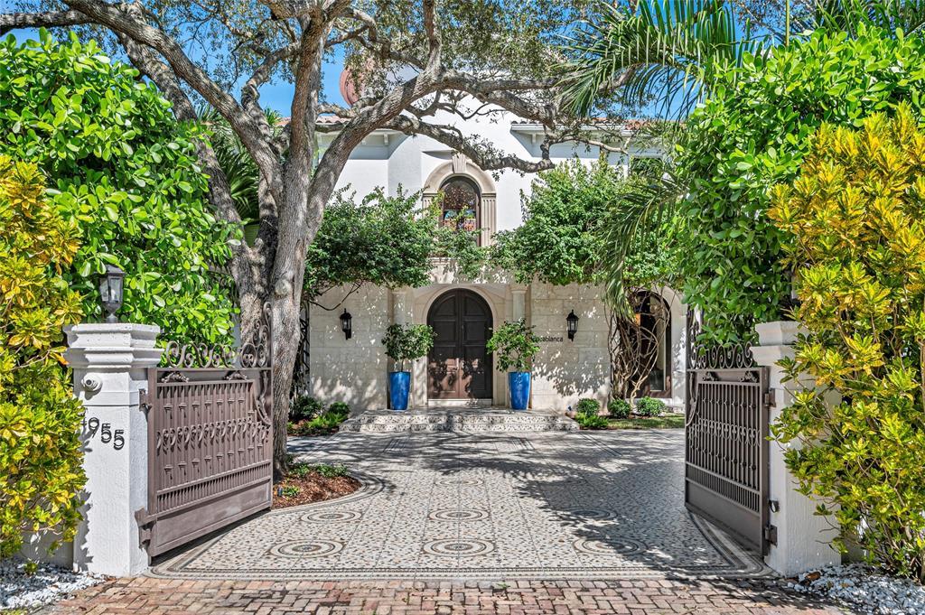 4955 SW 83rd St, Ponce Davis, Miami, Florida 33143