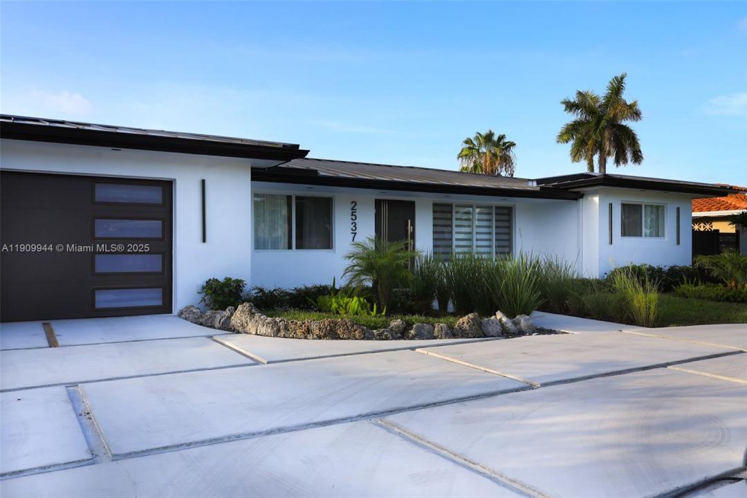 2537 SE 10th Ct, Pompano Beach, Florida 33062