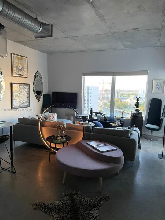 10 SW South River Dr 1210, Miami, 佛罗里达州 33130, 美国