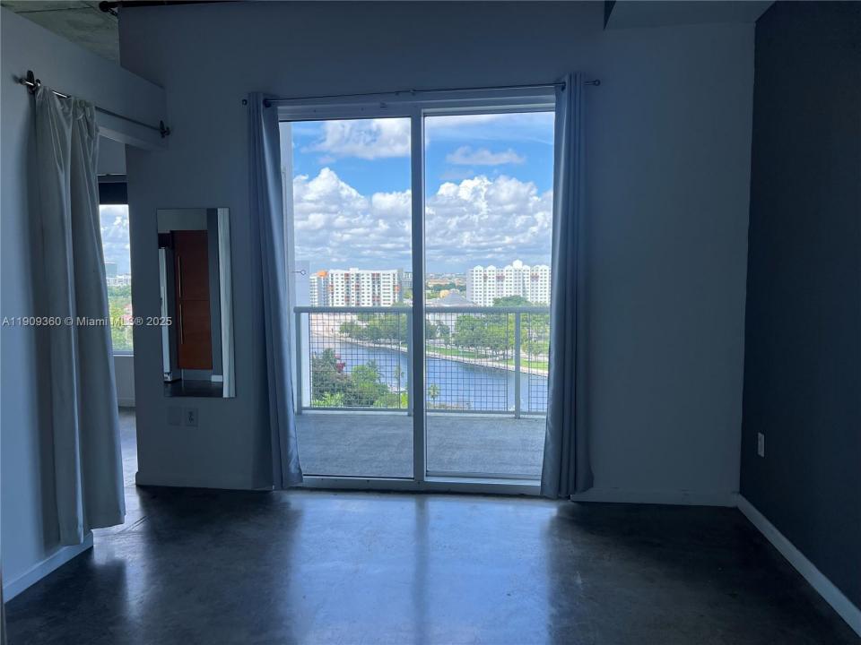 10 SW South River Dr 1210, Miami, 佛罗里达州 33130, 美国