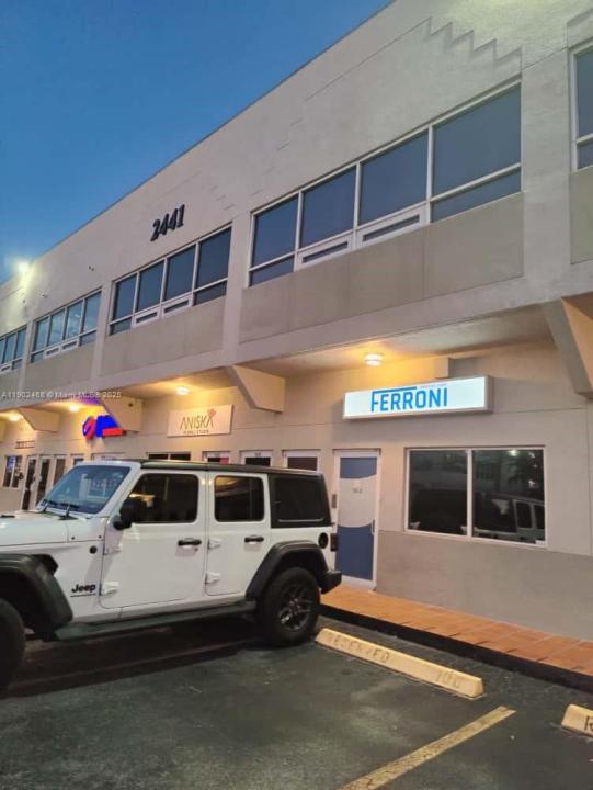 2441 NW 93rd Ave 106 A and B, Doral, Florida 33172, Estados Unidos