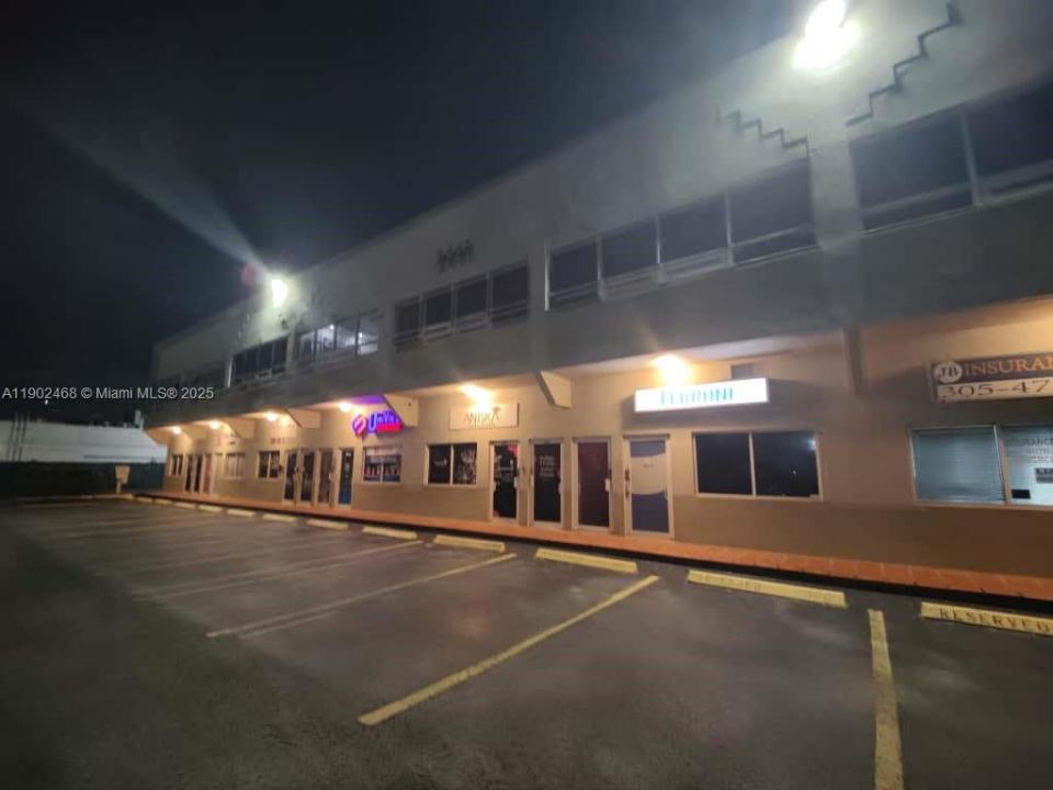 2441 NW 93rd Ave 106 A and B, Doral, Florida 33172, Estados Unidos