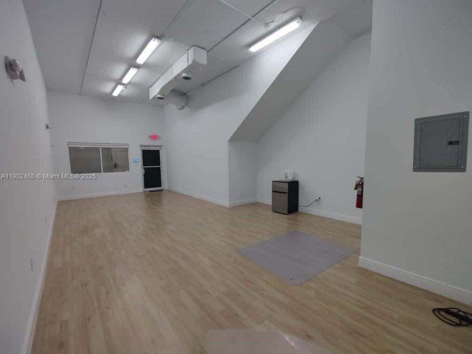 2441 NW 93rd Ave 106 A and B, Doral, Florida 33172, Estados Unidos