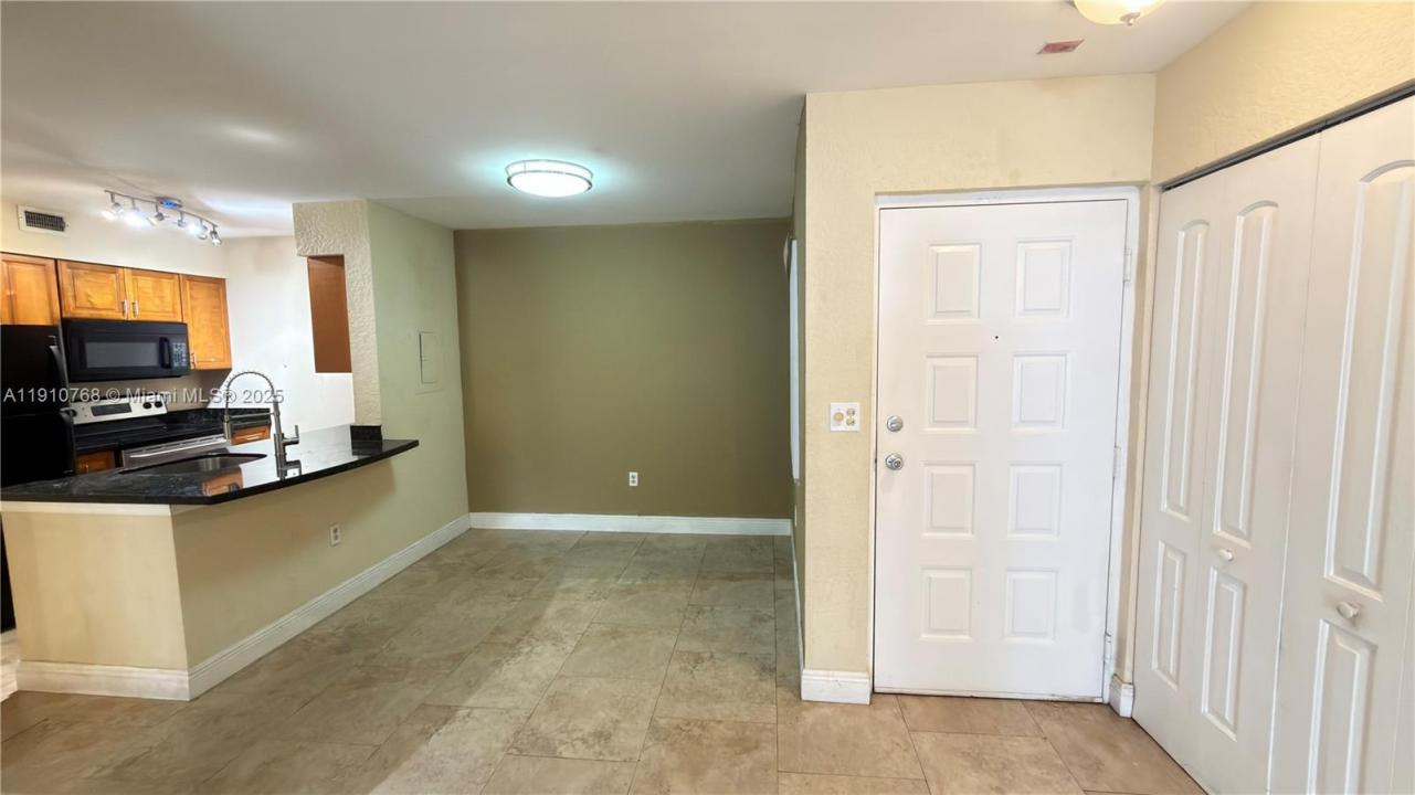 2803 N Oakland Forest Dr 203, Oakland Park, Floride 33309, États-Unis