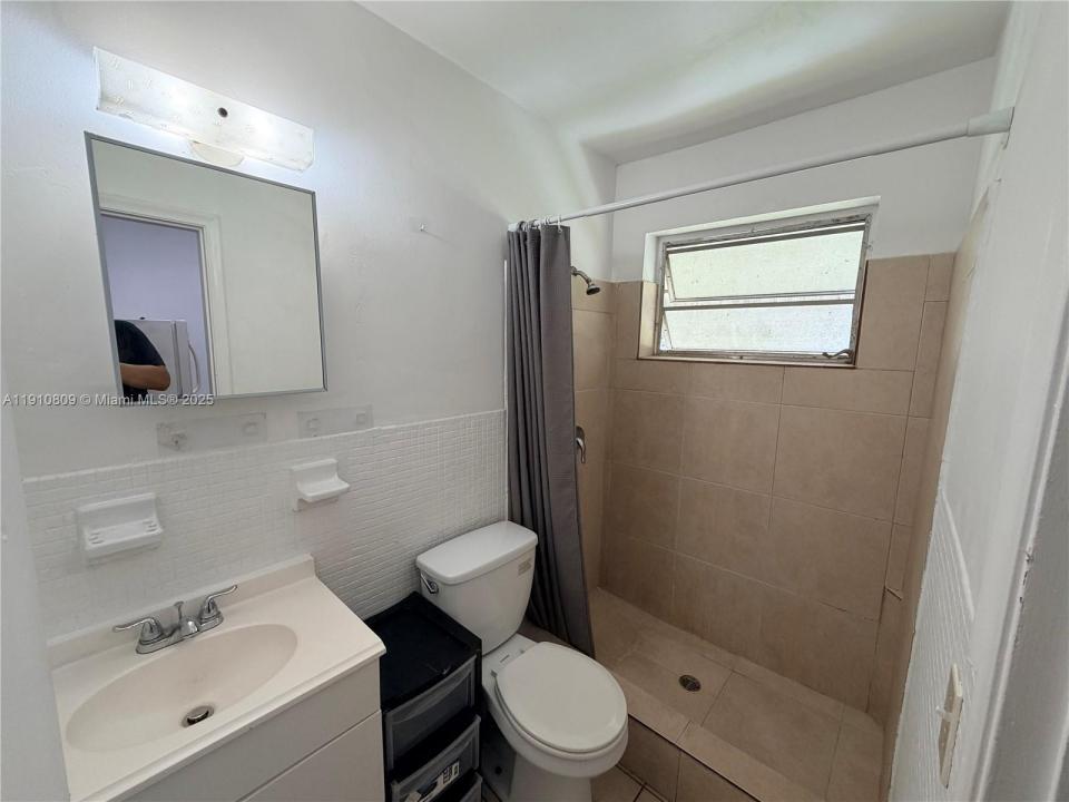 717 NE 1st St 2, Hallandale Beach, Florida 33009