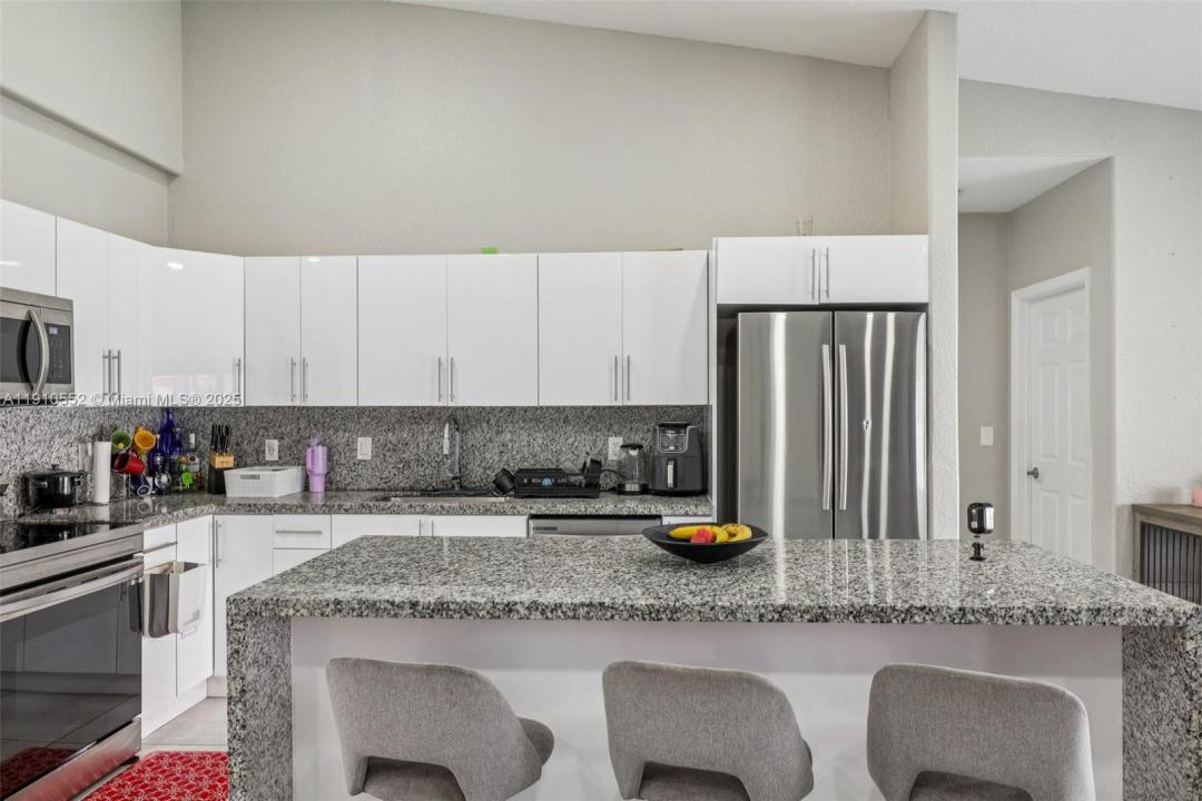 7754 NW 201st Ter, Hialeah, Florida 33015